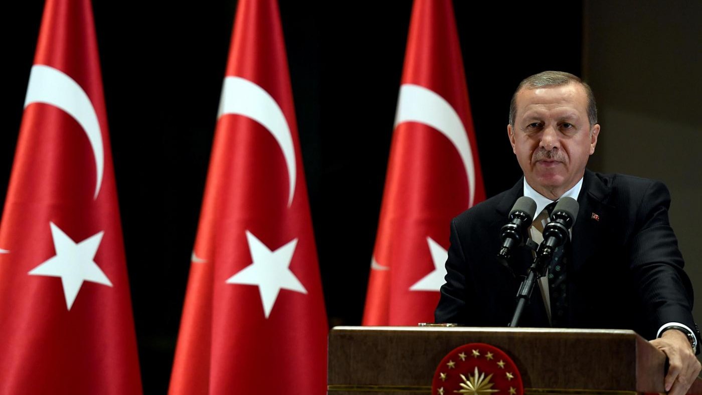 Erdogan annuncia possibile cittadinanza ai rifugiati siriani