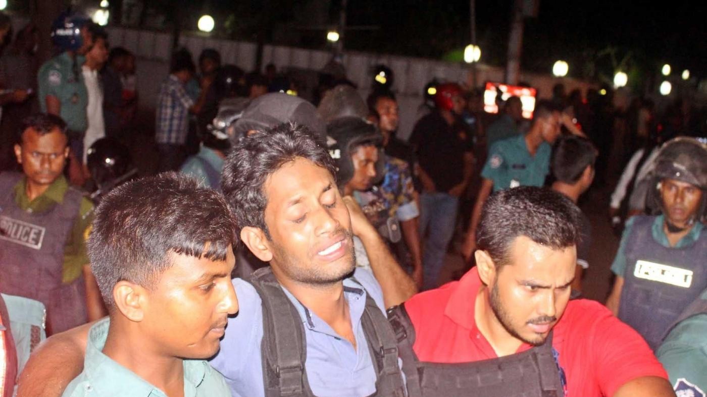 Bangladesh, cerimonia in ricordo delle vittime dei terroristi