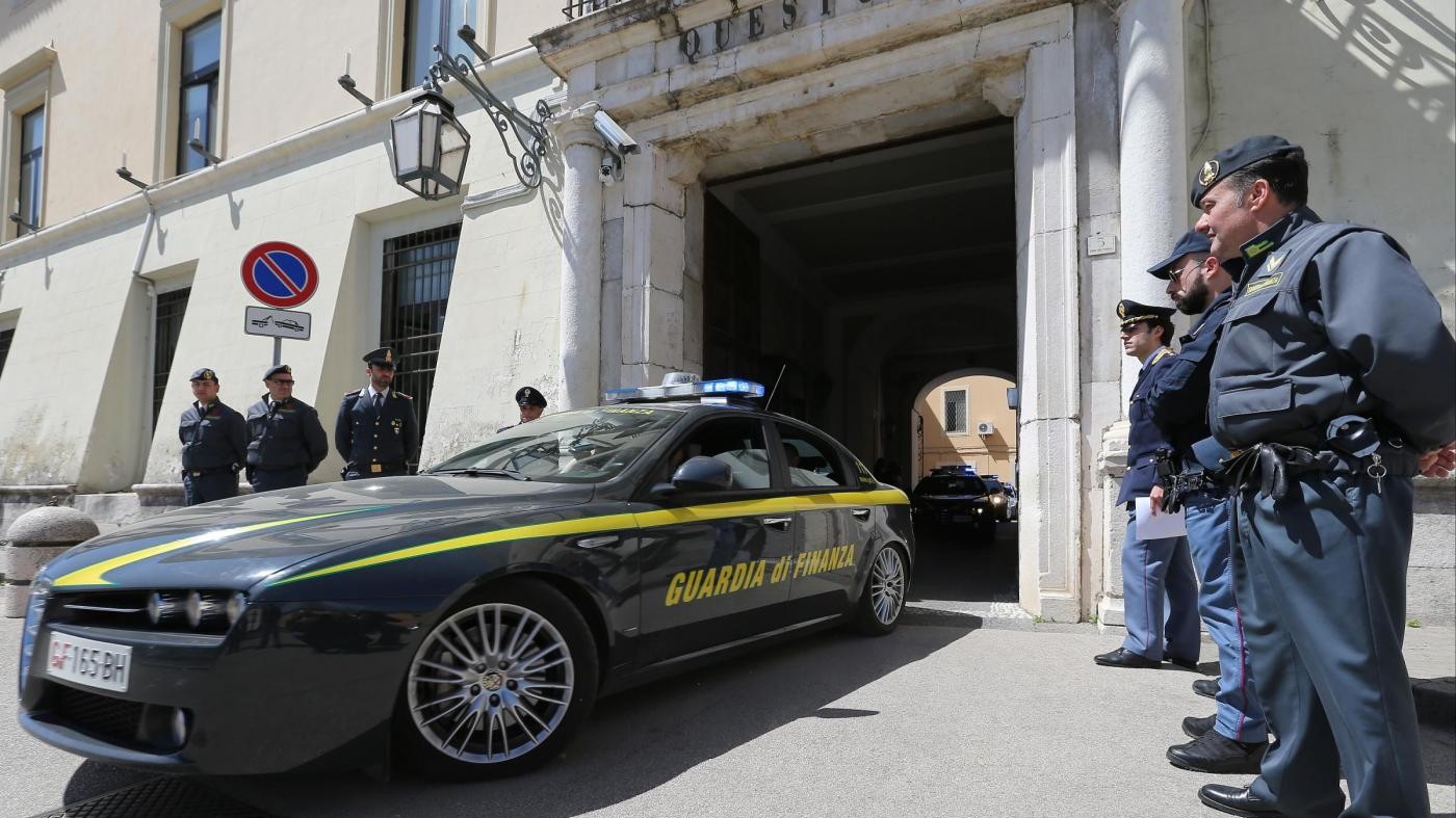 Corruzione e riciclaggio: 24 arresti, indagato parlamentare