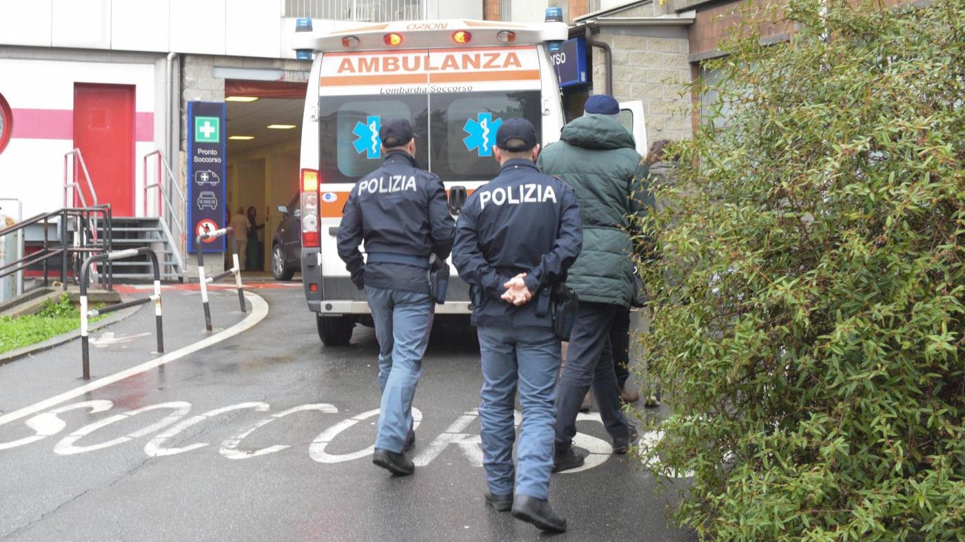 Milano, 18enne accoltellato sul tram: è in gravi condizioni