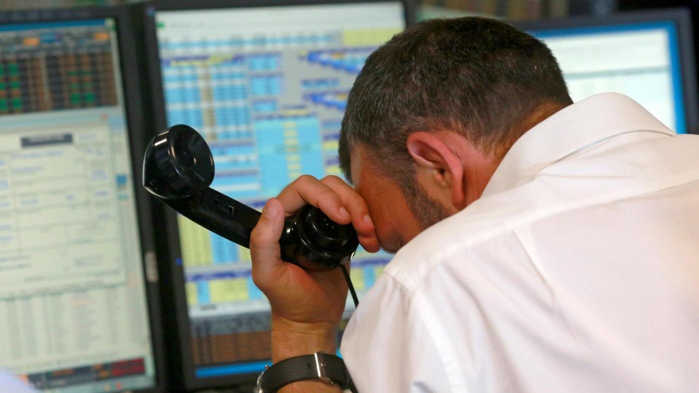 Borsa, Milano cade ancora: -19% per Mps, si salva Mediaset
