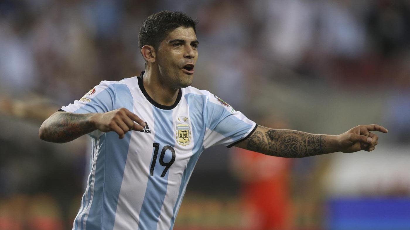 Inter, ufficiale arrivo di Banega: triennale per l’ex Siviglia
