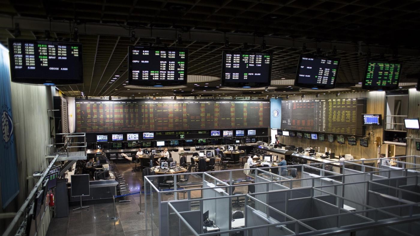 Borsa, Milano in netto calo: rimbalza Mps, affonda Telecom