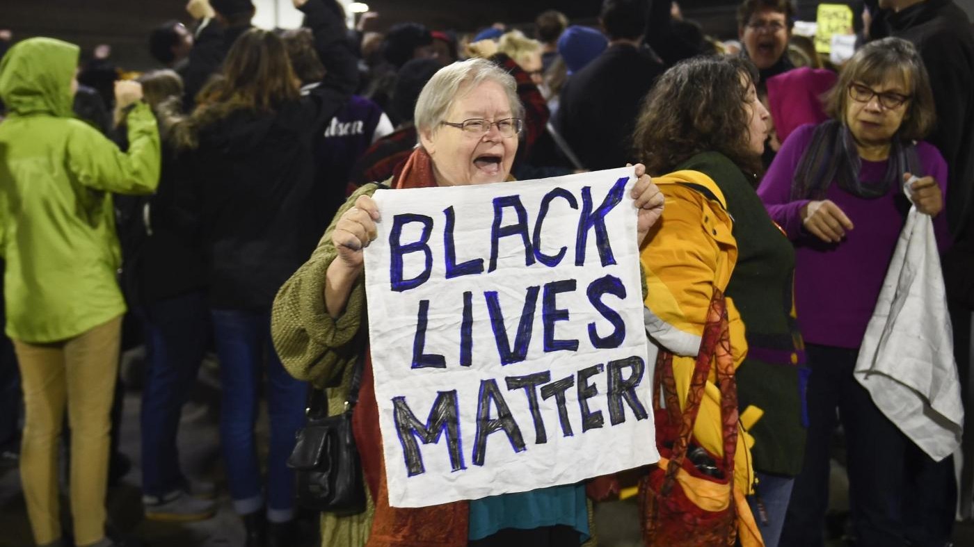 Polizia uccide 2 afroamericani: proteste negli Usa / VIDEO