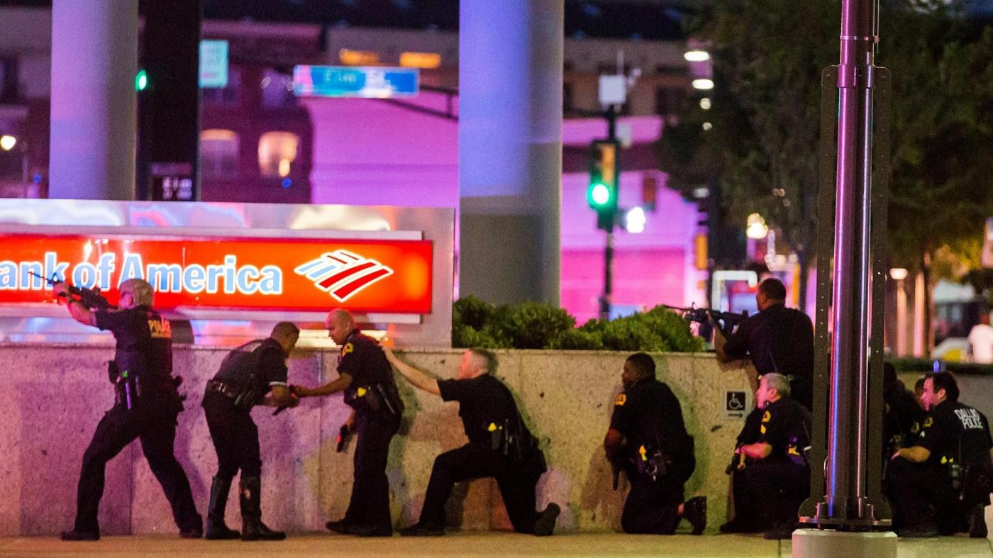 Dallas, 5 agenti uccisi in corteo contro la polizia / VIDEO. Cecchino era ex soldato