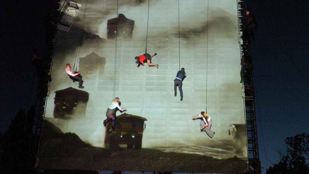 A Venaria lo spettacolo di danza e circo del Wired Aerial Theatre
