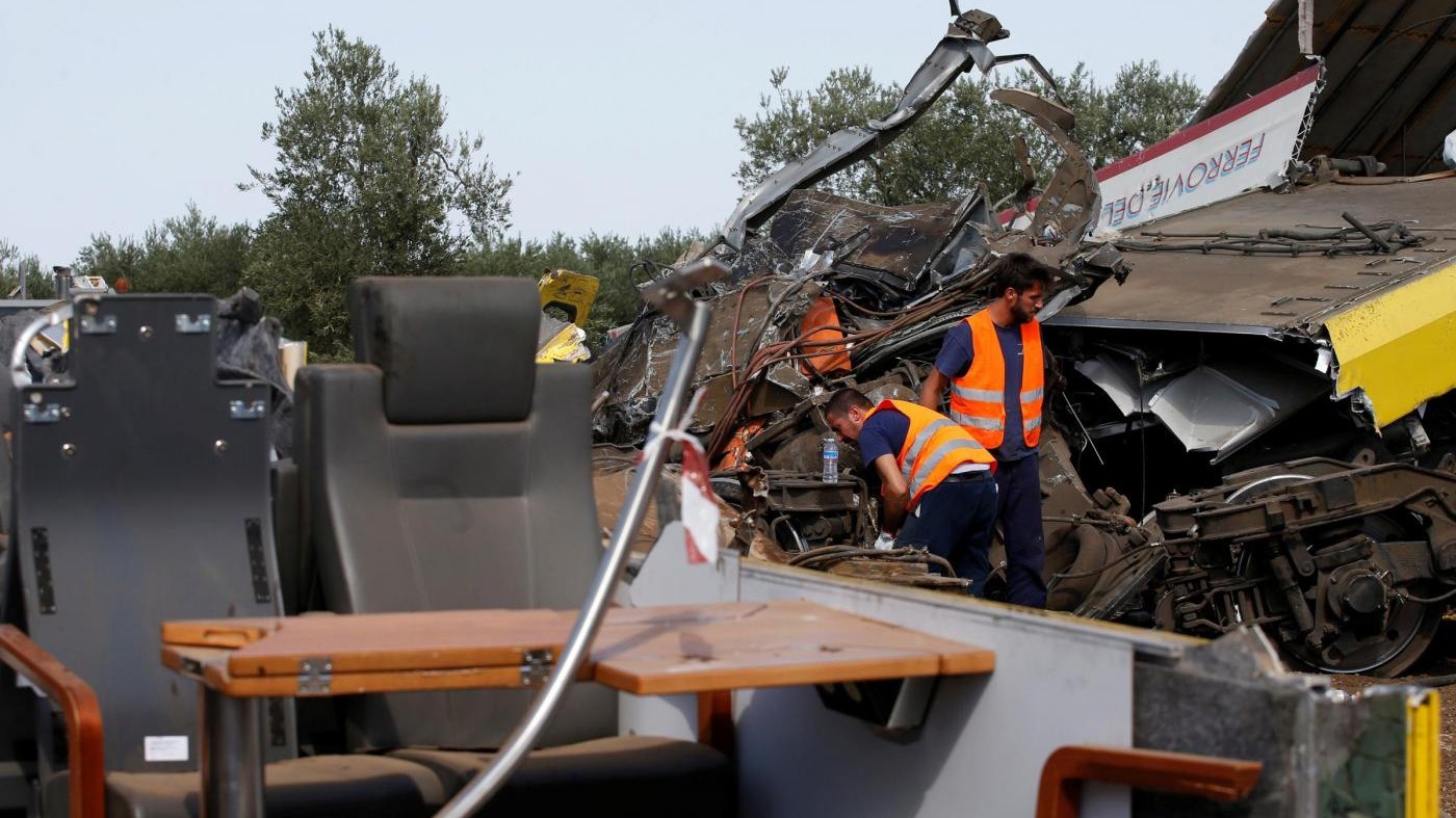 Scontro treni, 23 morti accertati. Mattarella in Puglia