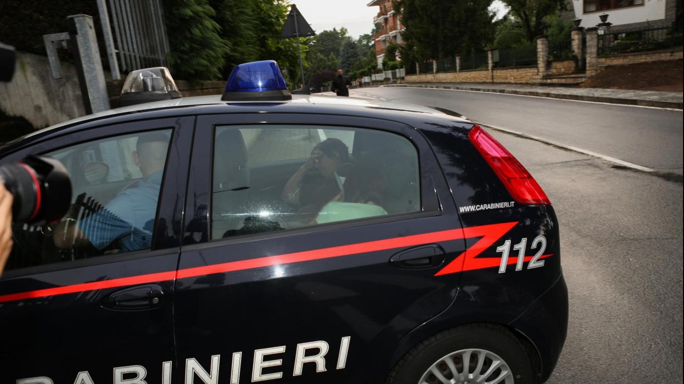 Milano, minaccia di dare fuoco alla madre e alla sorella: arrestato