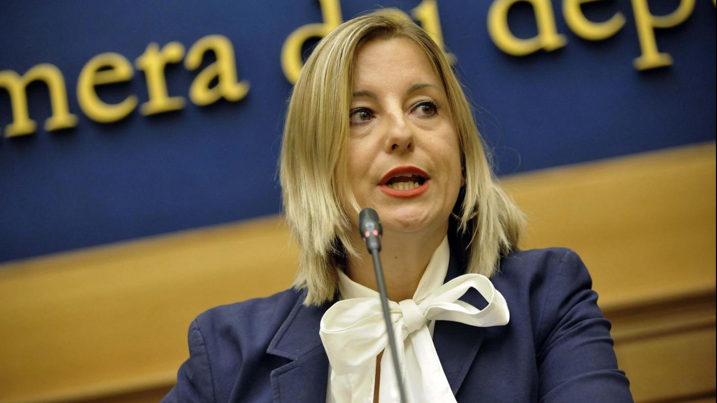 M5s, Lombardi lascia direttorio di Roma dopo lite con Raggi