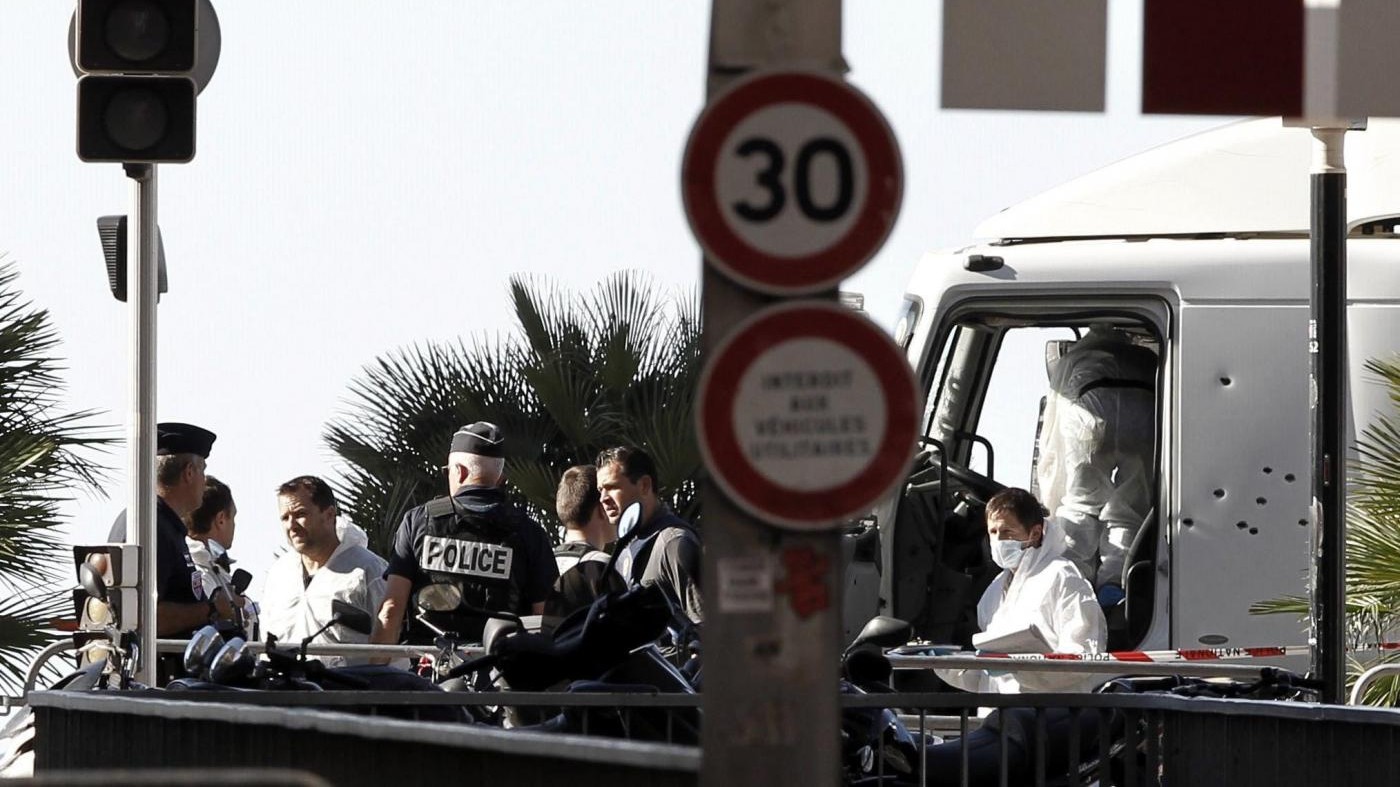 Nizza, assalitore noleggiò regolarmente il camion lunedì