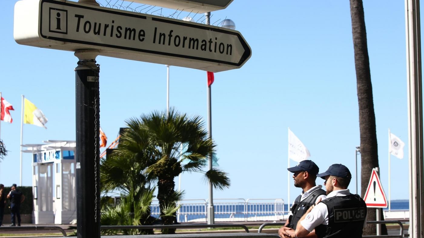 Nizza, Booking.com avverte: Controllate notizie prima di prenotare hotel