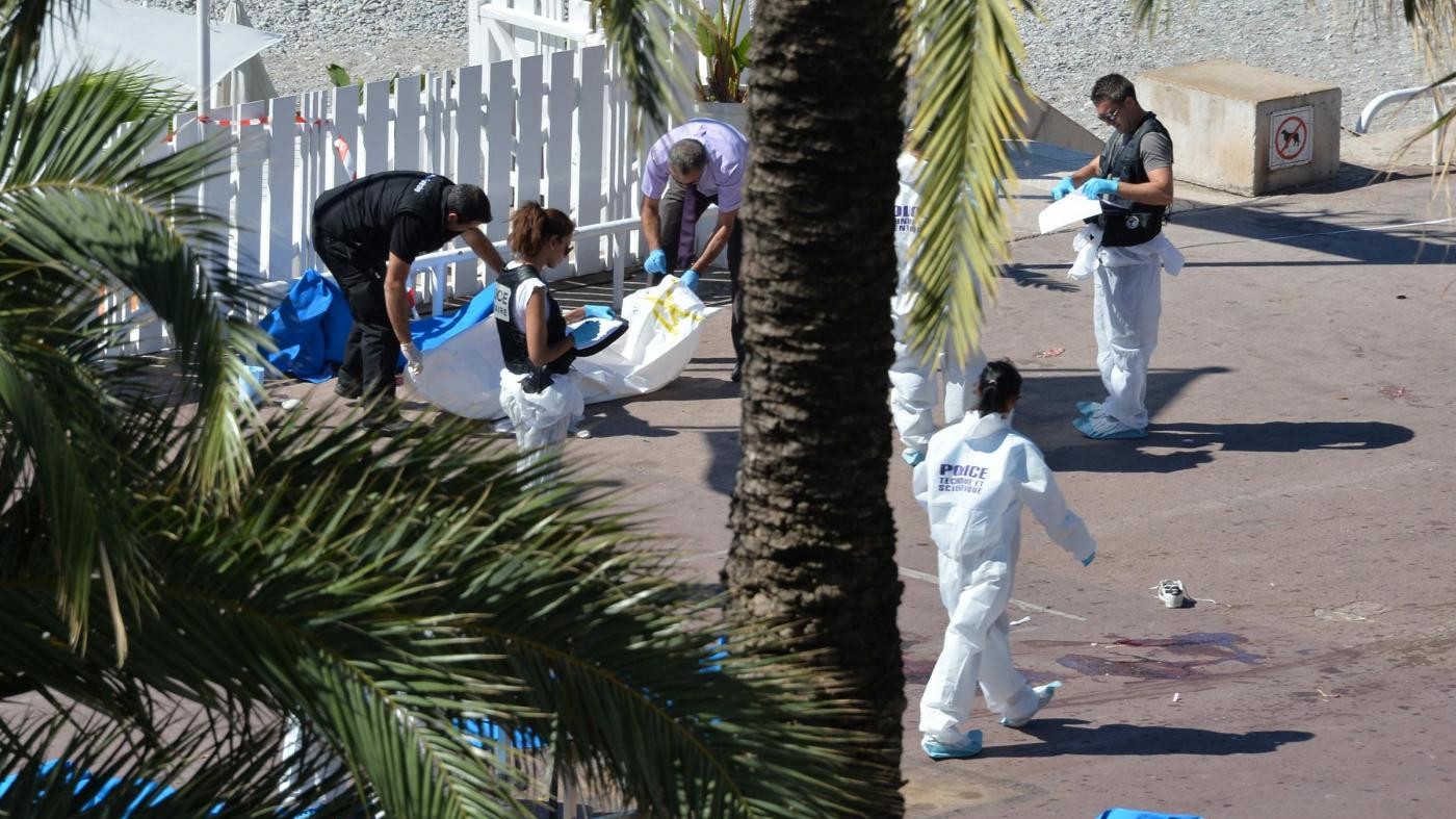 Nizza, un italiano di Cuneo tra i feriti gravi: si cerca la moglie