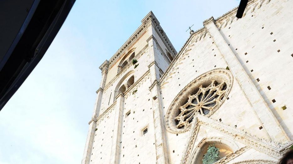 Fermo, bombe carta contro quattro chiese: due arresti
