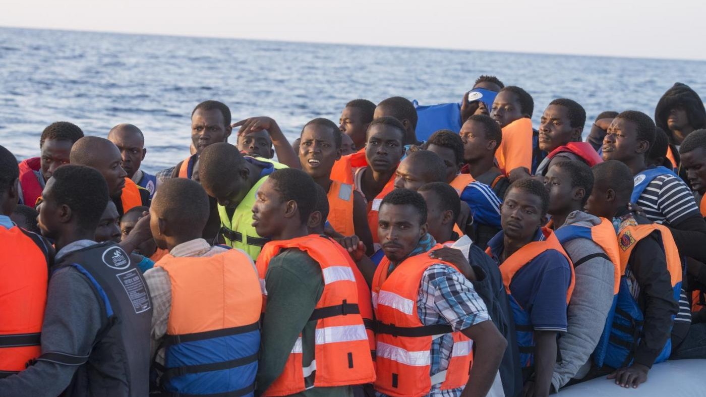 Migranti, trovati 22 corpi su gommone: 21 sono donne