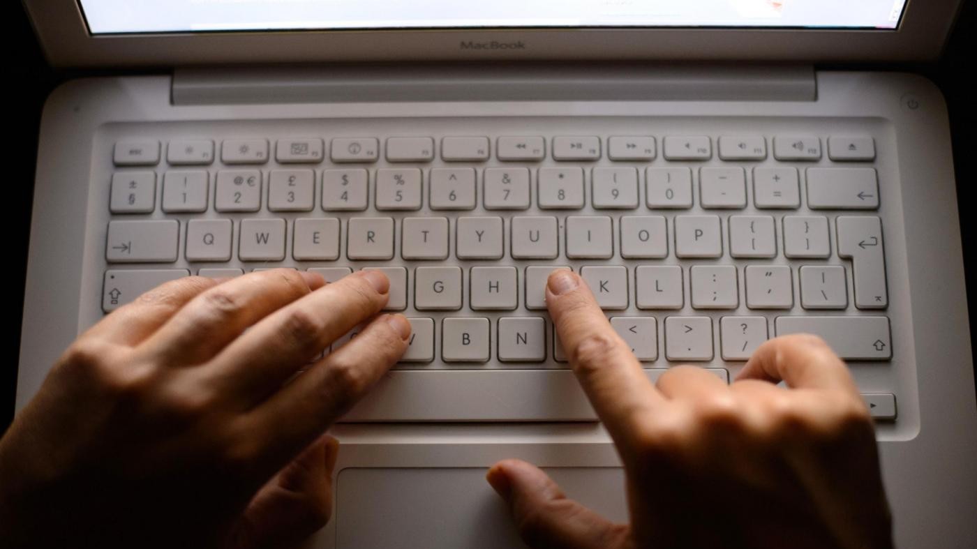 Messina, 52enne adesca bimba per produrre immagini pedopornografiche