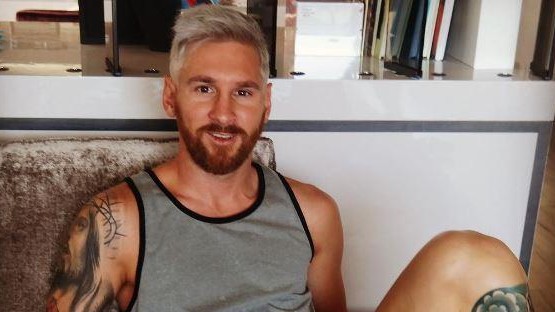 Cambio di look per Leo Messi: i capelli sono biondo silver