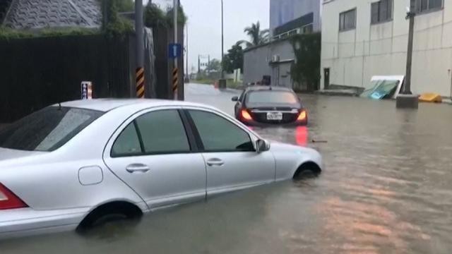 La furia del tifone Haitang su Taiwan