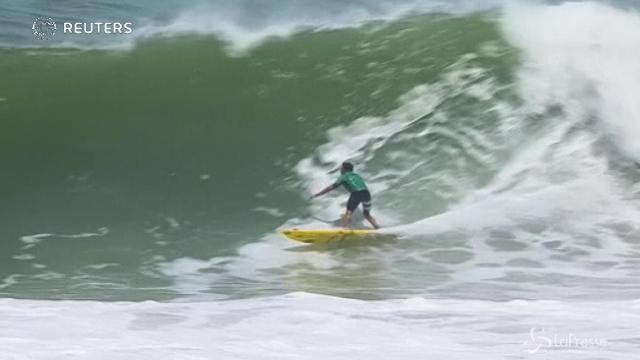 I migliori surfisti in gara a Puerto Escondido: lo spettacolo tra le onde
