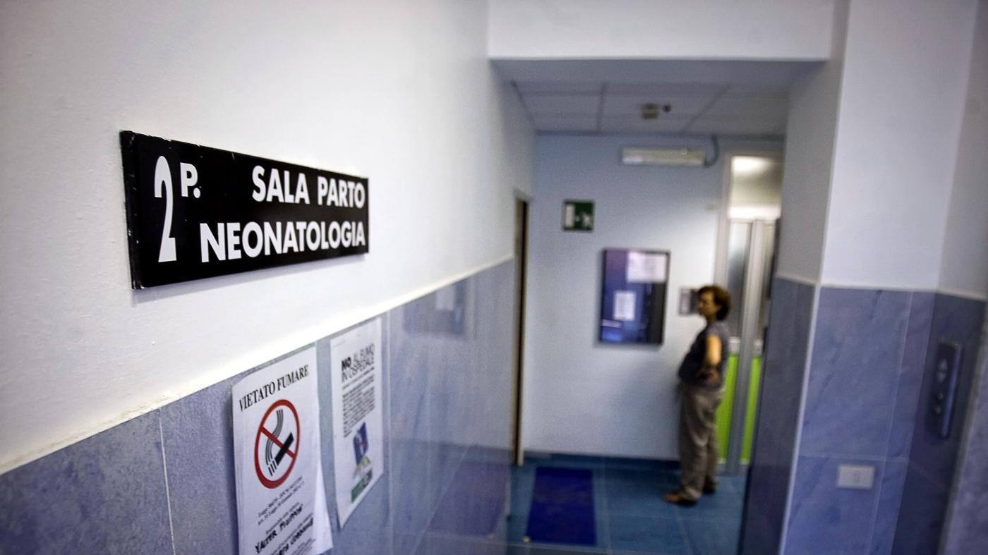 Nuoro, neonato muore durante il parto: procura apre inchiesta