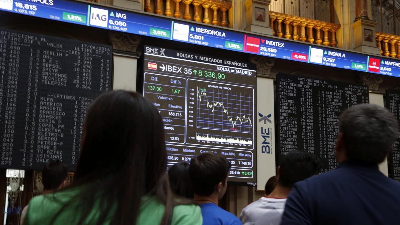 Borsa, Piazza Affari chiude in positivo: attenzione su Brexit
