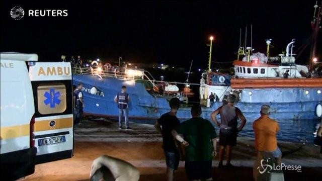 Nave sotto sequestro a Lampedusa