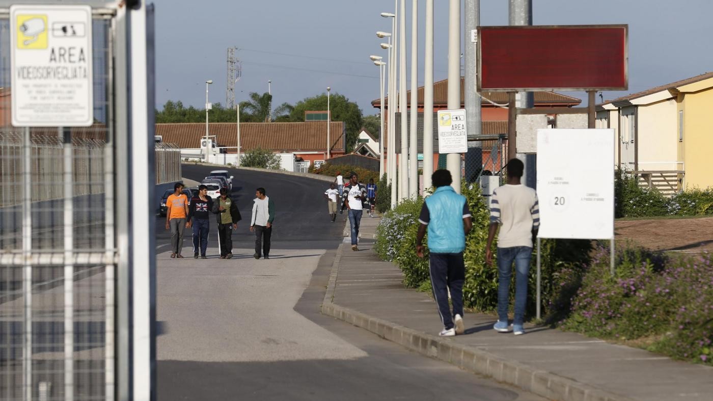 Mafia capitale, truffa centro migranti Cara Mineo: 6 indagati