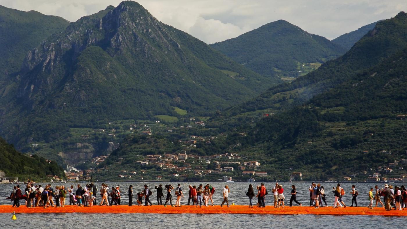 Brescia, bloccati in stazione 3mila visitatori passerella Floating Piers