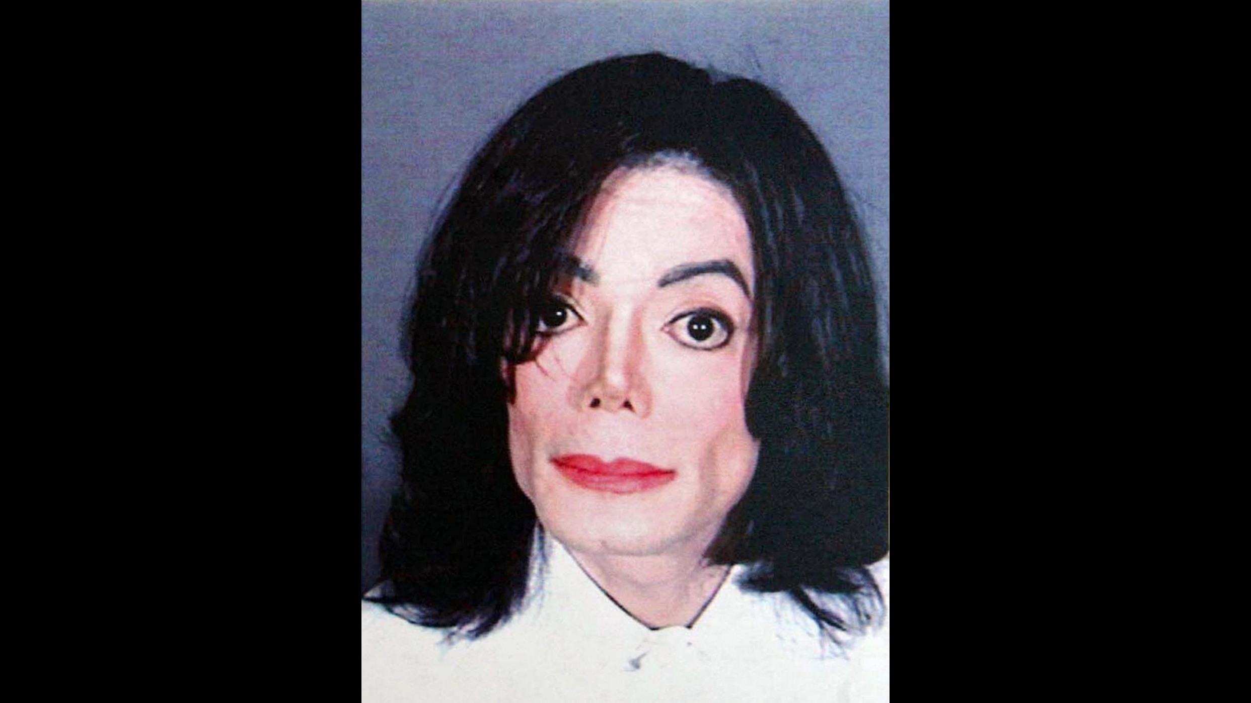 Report choc: In villa Michael Jackson foto bambini nudi e torture