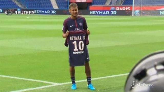 I primi palleggi di Neymar con la maglia del Psg