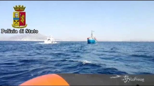 La nave Iuventa in arrivo a Trapani