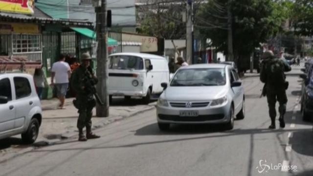 Brasile, esercito mobilitato nelle favelas di Rio de Janeiro