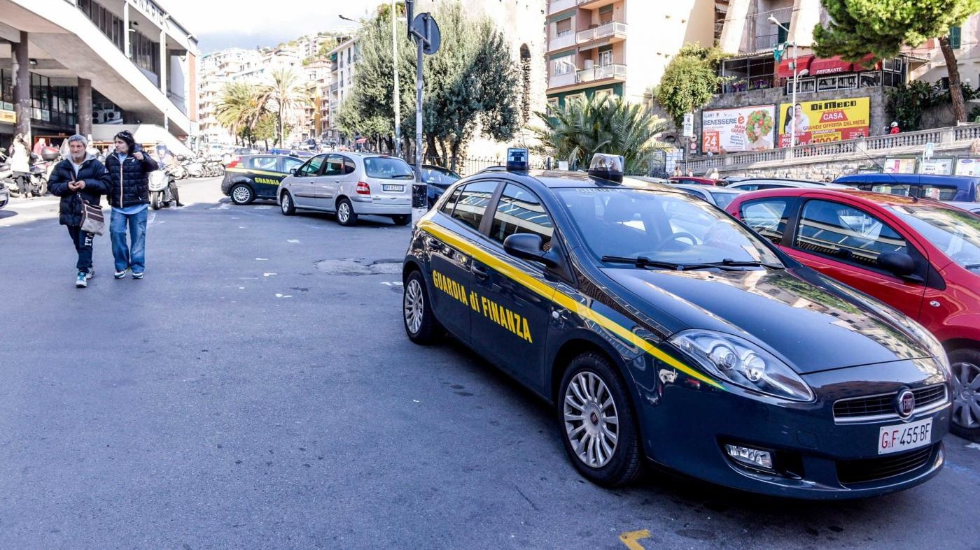 Lecce, pescavano ricci di mare in una riserva: tre denunce