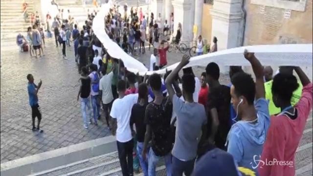 Roma: il presidio di Baobab per i migranti