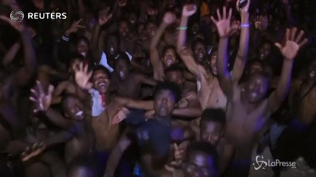 Spagna, migranti sfondano il valico marocchino di Ceuta