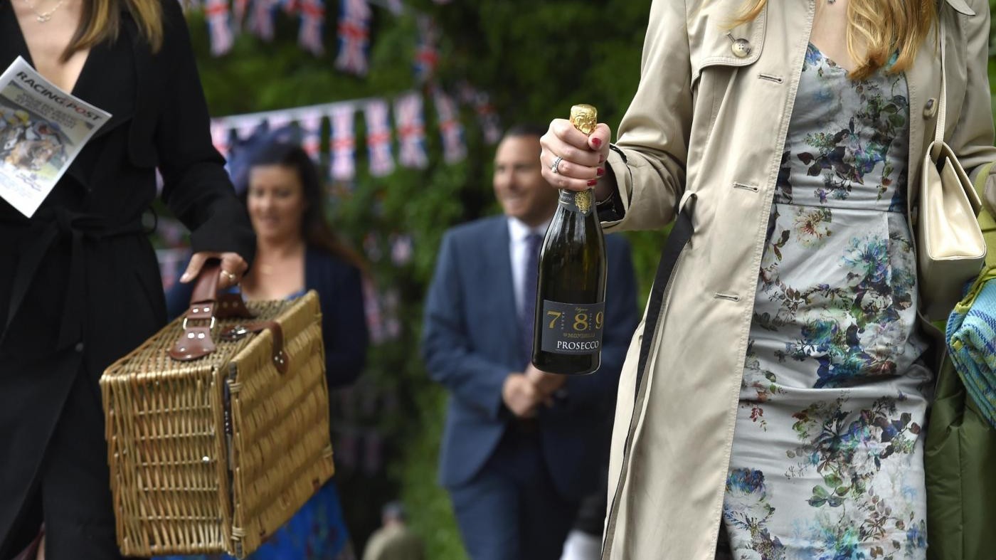 Brexit, 1 bottiglia di prosecco su 3 in Uk: a rischio brindisi