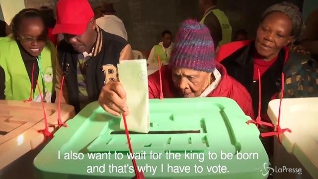 Kenya, a 102 anni non rinuncia al voto