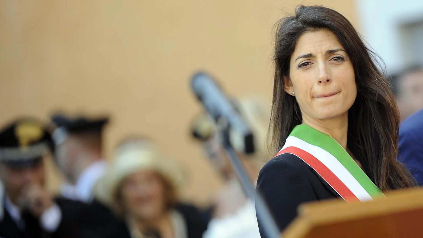 Roma, Raggi: Sto con i figli dei carabinieri caduti