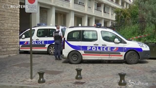 Investe i soldati con l’auto a Parigi, arrestato