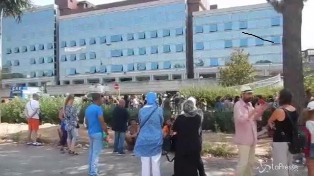 Roma, sgombero Cinecittà: 37 denunce e 11 arresti