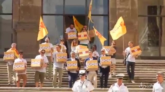 Roma: i Radicali consegnano firme per la messa a gara del TPL