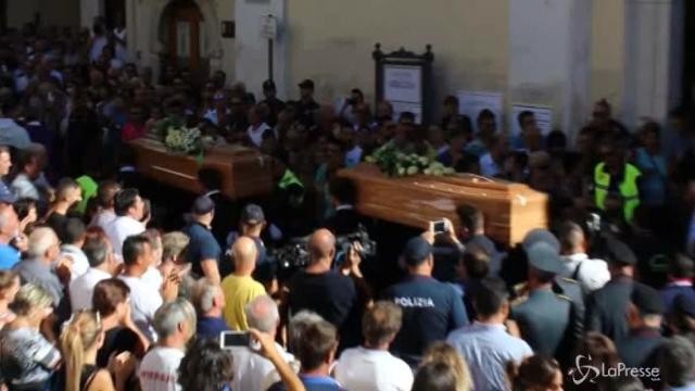 Strage Gargano: i funerali dei due contadini