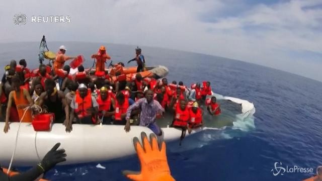 Migranti, Msf: “Sospendiamo i soccorsi”