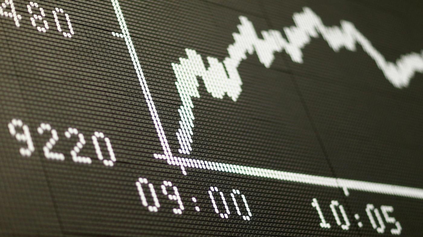 Piazza Affari chiude in positivo, banche sotto pressione