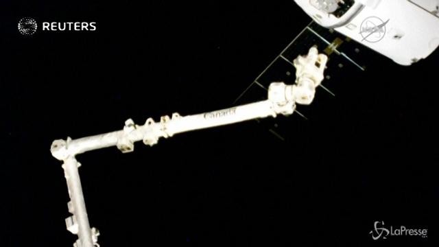 Dragon agganciata con successo alla Stazione Spaziale