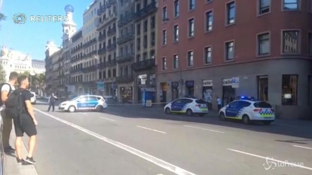 Barcellona, furgone sulla folla: almeno 2 morti