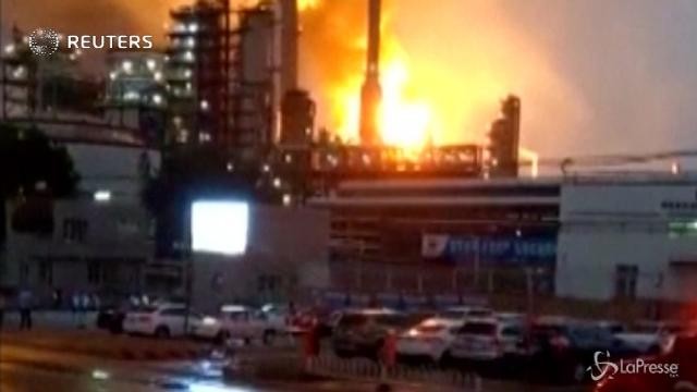 Incendio in un petrolchimico in Cina