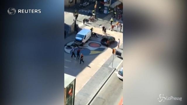 VIDEO Attentati in Spagna, è caccia ai terroristi