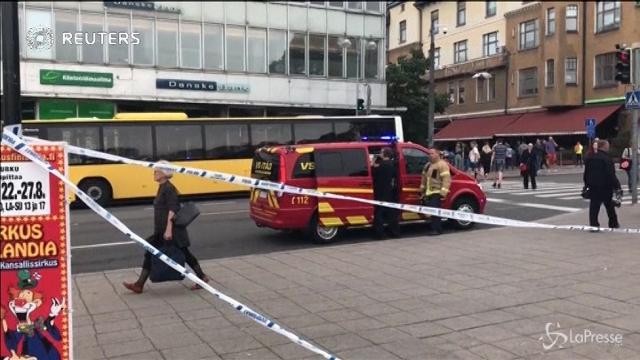 Passanti colpiti a coltellate in Finlandia, due morti