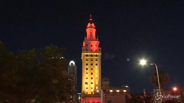Miami, sulla Freedom Tower i colori della bandiera spagnola