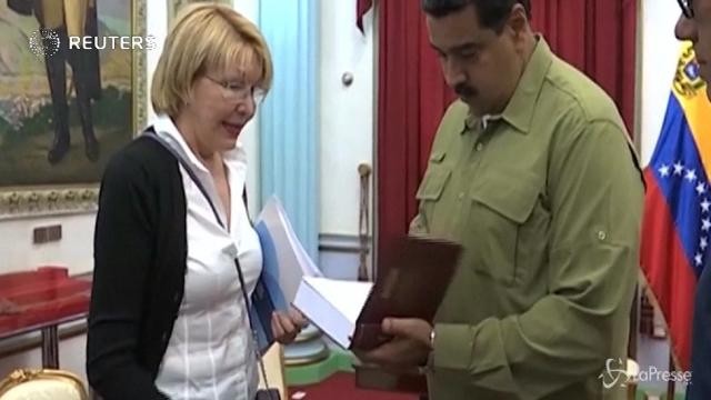 Venezuela, Ortega Diaz fugge in Colombia